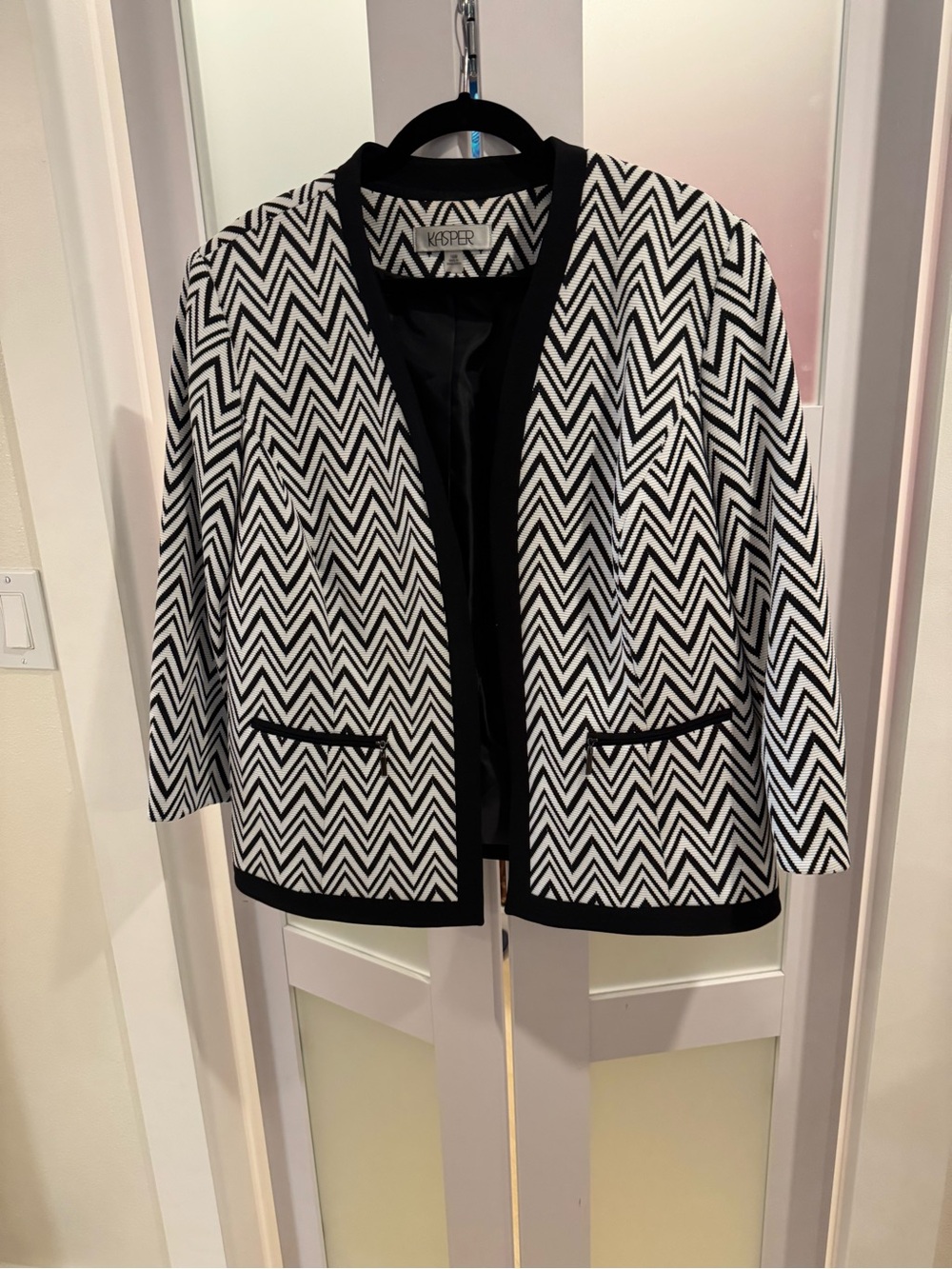 Kasper Black & White Zigzag Open-Front Blazer